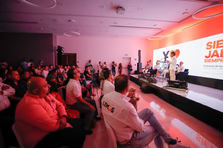 Presenta Pablo Lemus estrategias para potenciar la industria turística jalisciense