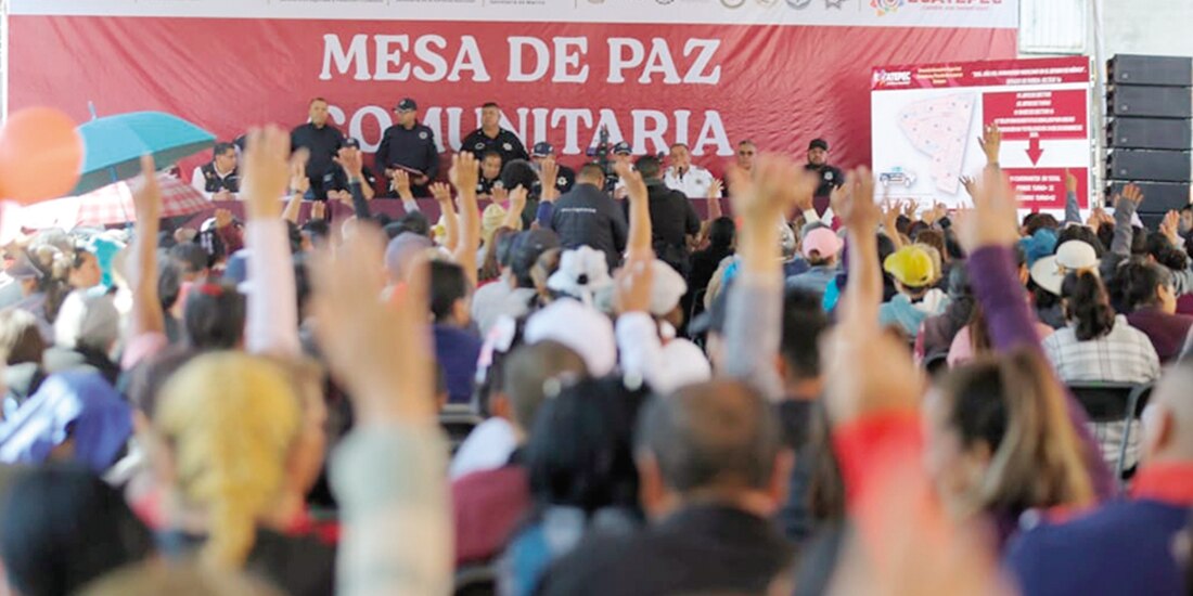 Vecinos de laguna de Chiconautla en Mesa de Paz Comunitaria, ayer.