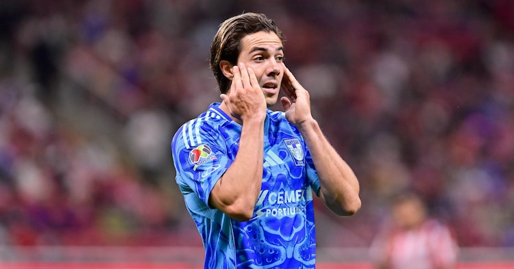 Sebastián Córdova durante un juego de Tigres en la fase regular del Apertura 2025.