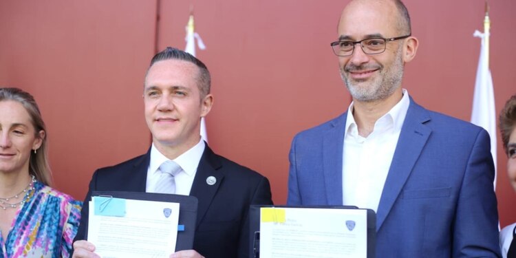 Ambos funcionarios firmaron un acuerdo para intercambiar conocimientos y experiencia de "buenas prácticas" en materia de seguridad.