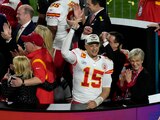 El mariscal de campo de los Kansas City Chiefs, Patrick Mahomes (15), celebra después del partido de fútbol americano NFL Super Bowl 57 contra los Philadelphia Eagles, el domingo 12 de febrero de 2023, en Glendale, Arizona. Kansas City Chiefs derrotó a los Philadelphia Eagles 38-35.