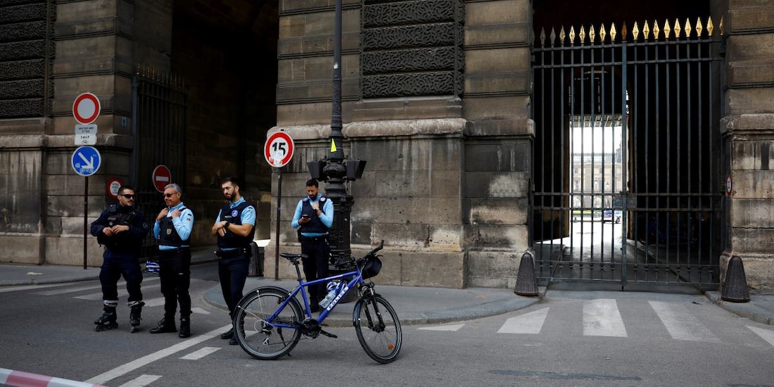Elementos de la policía de Francia desplegados en las calles de París.
