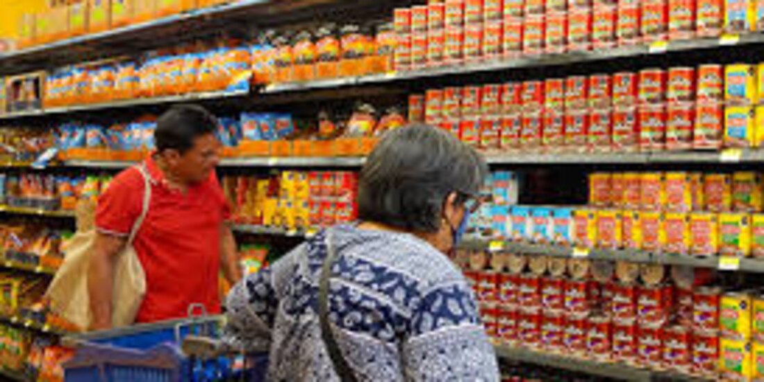 Consumidores en tiendas departamentales.
