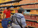 Consumidores en tiendas departamentales.