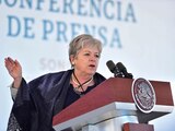 CAJEME, SONORA, 13NOVIEMBRE2023.- Alicia Bárcena Ibarra, secretaria de Relaciones Exteriores, durante la conferencia de prensa matutina desde Sonora. Donde también participaron: Rosa Icela Rodríguez Velázquez, secretaria de Seguridad y Protección Ciudadana; Alfonso Durazo Montaño, gobernador del estado de Sonora; Luisa María Alcalde Luján, secretaria de Gobernación; Luis Cresencio Sandoval González, secretario de la Defensa Nacional; José Rafael Ojeda Durán, secretario de Marina; David Córdova Campos, comandante de la Guardia Nacional y David Aguilar Romero, titular de la Procuraduría Federal del Consumidor (Profeco)
FOTO: PRESIDENCIA/CUARTOSCURO.COM
