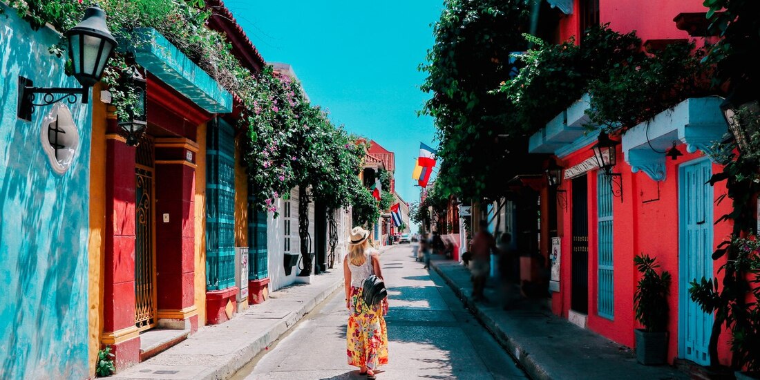 Colombia: un país de contrastes, desde vibrantes ciudades hasta paisajes naturales impresionantes.