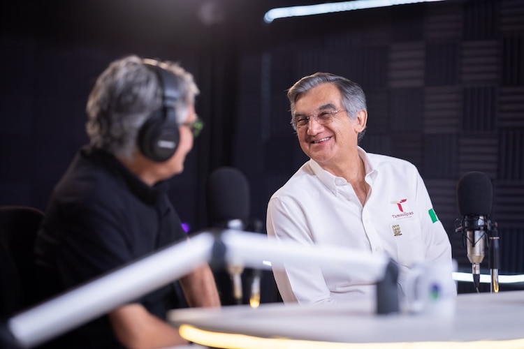 El gobernador de Tamaulipas, Américo Villarreal Anaya, durante el programa Diálogos con Américo.