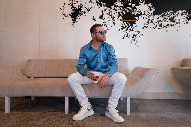 Canelo Álvarez en la conferencia de prensa de su pelea ante Jermell Charlo