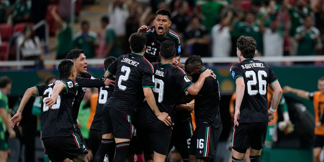 Jugadores de la Selección Mexicana festejan el gol de Luis Romo contra Corea del Sur en el Mundial 2026.