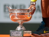 El trofeo que acredita al español Rafael Nadal como el nuevo campeón del torneo de Roland Garros, el segundo Grand Slam del 2022.
