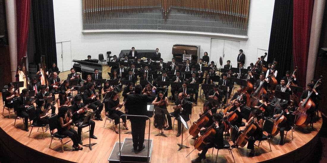 El maestro Luis Manuel García explicó cada pieza que interpretaron.