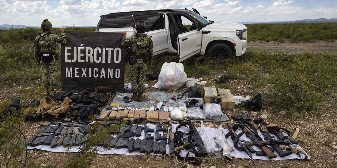 Elementos del Ejército mexicano, tras el decomiso de armamento en Durango, el fin de semana.