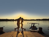Un atardecer en el muelle de San Blas con tu pareja, no puede faltar.