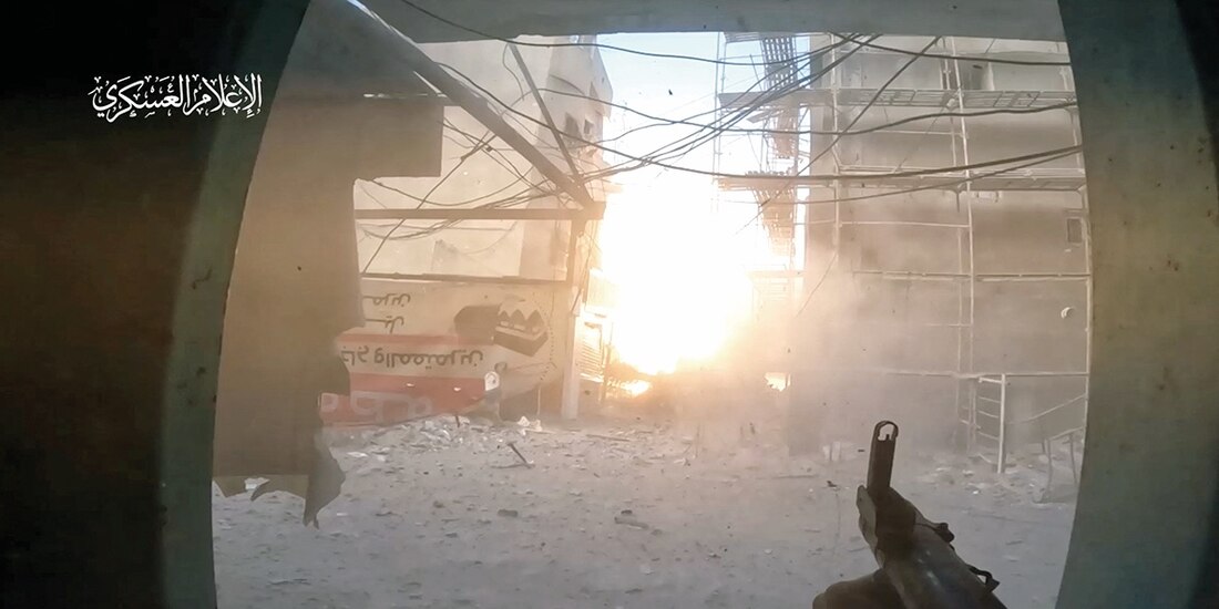 Fuerzas israelíes muestran evidencia de nuevos combates en Gaza, ayer.