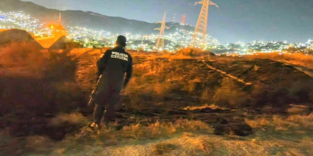 Incendio de pastizal cerca de pena de Acapulco prendió alertas por un presunto motín.