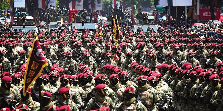 Aspectos del desfile patrio por los
216 años del inicio de la lucha de Independencia