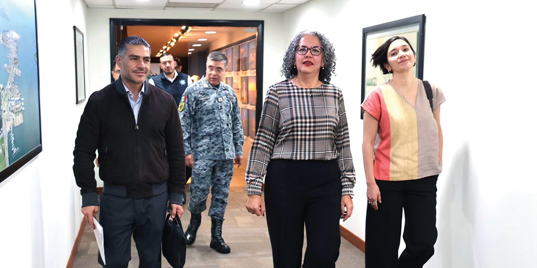 De izq. a der.: Omar García Harfuch, Graciela Domínguez y Marcela Figueroa, ayer.