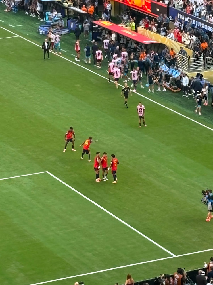 España celebra su primer gol
