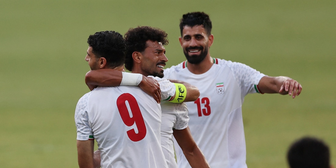 Jugadores de Irán festejan un gol contra Gambia en un amistoso rumbo al Mundial 2026.