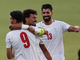 Jugadores de Irán festejan un gol contra Gambia en un amistoso rumbo al Mundial 2026.