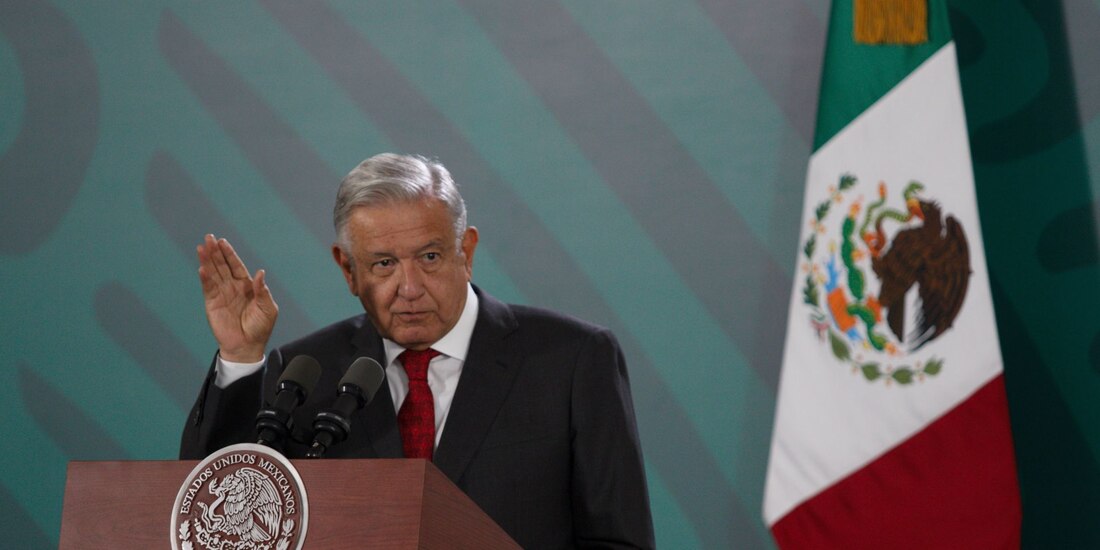 AMLO promete sistema médico de calidad para mediados de 2023.