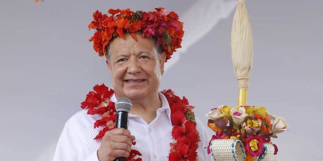 Julio Menchaca reconoce derechos de los pueblos originarios de Hidalgo.