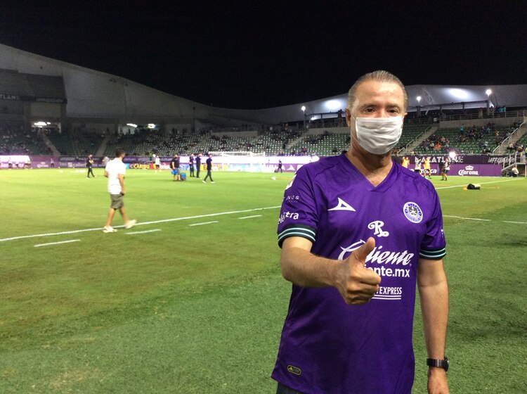 Quirino Ordaz, gobernador de Sinaloa, acudió al Kraken.