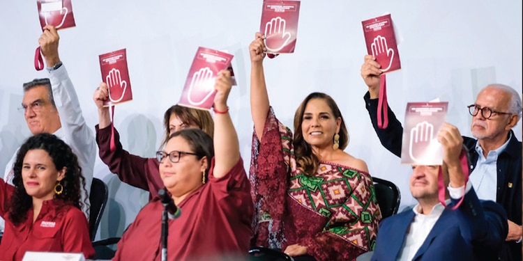 Líderes de Morena al celebrar, ayer, el VIII Congreso Nacional para renovar su presidencia nacional.