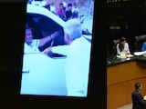 PRI recuerda video del saludo de AMLO a la mamá de ‘El Chapo’ en el Senado.
