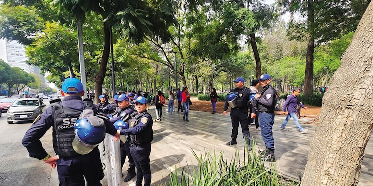 Respaldan chilangos el retiro de ambulantes en Alameda Central │ Aspectos