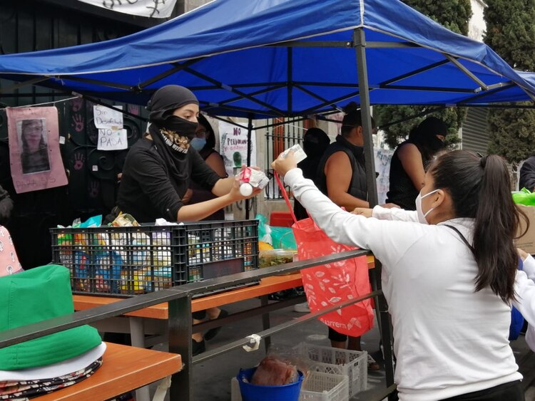 Entregaron harina, atún, arroz, papel de baño, gelatina y desodorante..