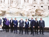 Los Líderes del G-20 lanzan monedas a la Fuente de Trevi, en Italia, para la buena suerte.