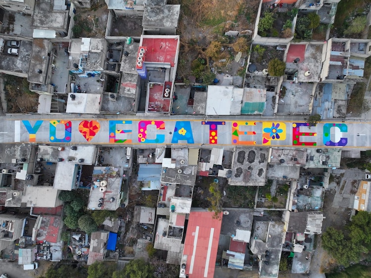 Detalles del balizamiento y equipamiento urbano en la calle Amatepec, renovada integralmente con recursos del FISMUN.