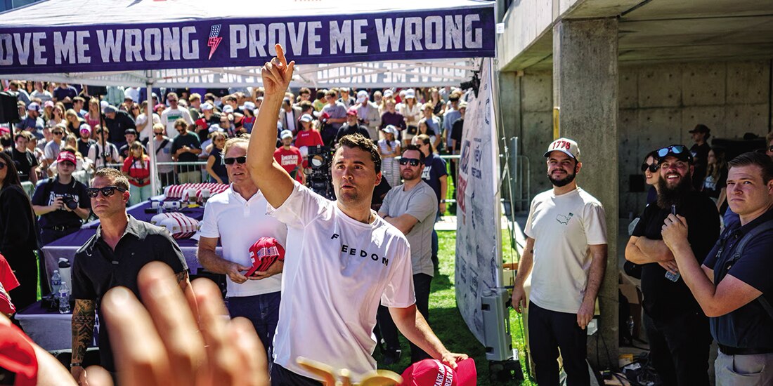 El activista y comentarista de derecha estadounidense Charlie Kirk poco antes de ser baleado, ayer.