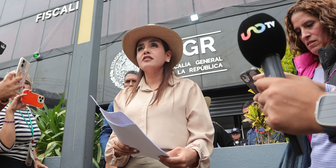 La alcaldesa de Uruapan, Grecia Quiroz García, acudió a la FGR para solicitar que atraiga las investigaciones del asesinato de Carlos Manzo, el 8 de septiembre de 2026.