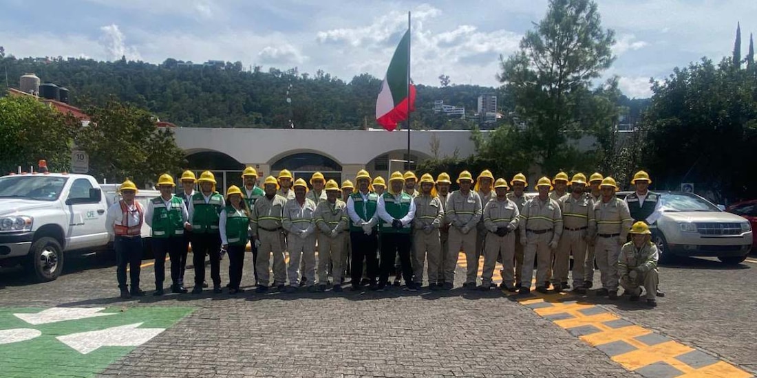 El despliegue preventivo de cuadrillas y vehículos especializados fue anunciado por la Comisión Federal de Electricidad (CFE).