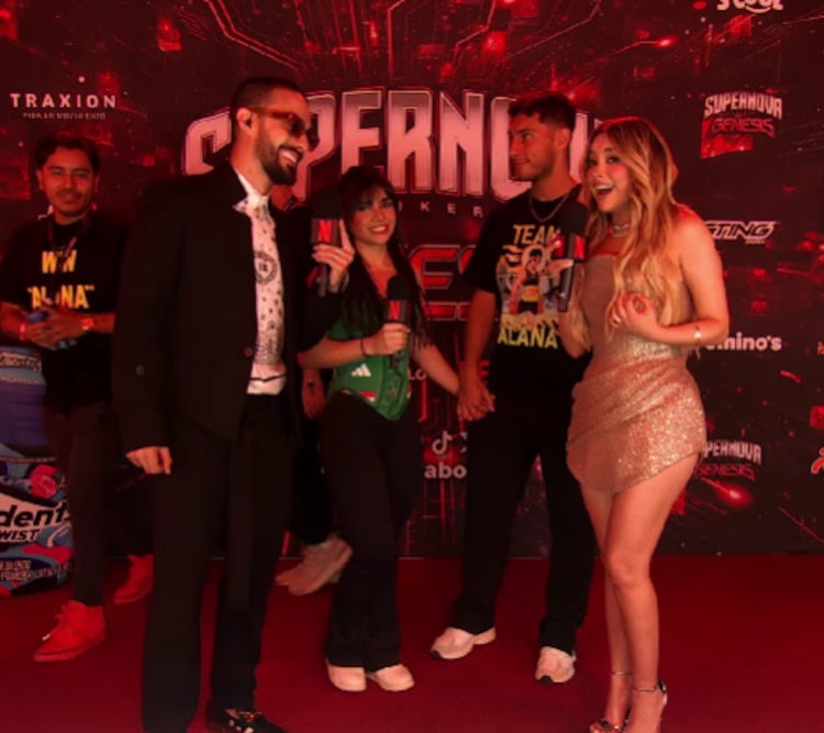 Alana Flores en la alfombra roja de Supernova 2026
