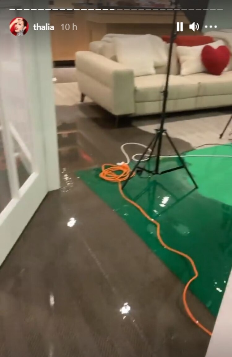 La casa de Thalía se inundó