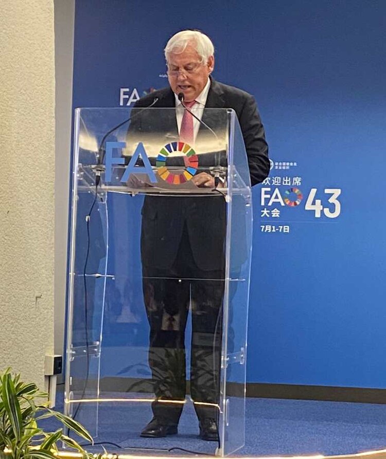 Víctor Villalobos se pronunció también por fortalecer las capacidades técnicas de los ministerios de Agricultura, para atender el tema del agua en el sector.