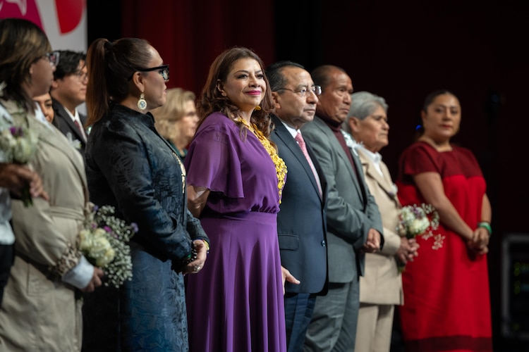 Clara Brugada celebra la diversidad y el derecho al matrimonio libre en un evento histórico este 14 de febrero.