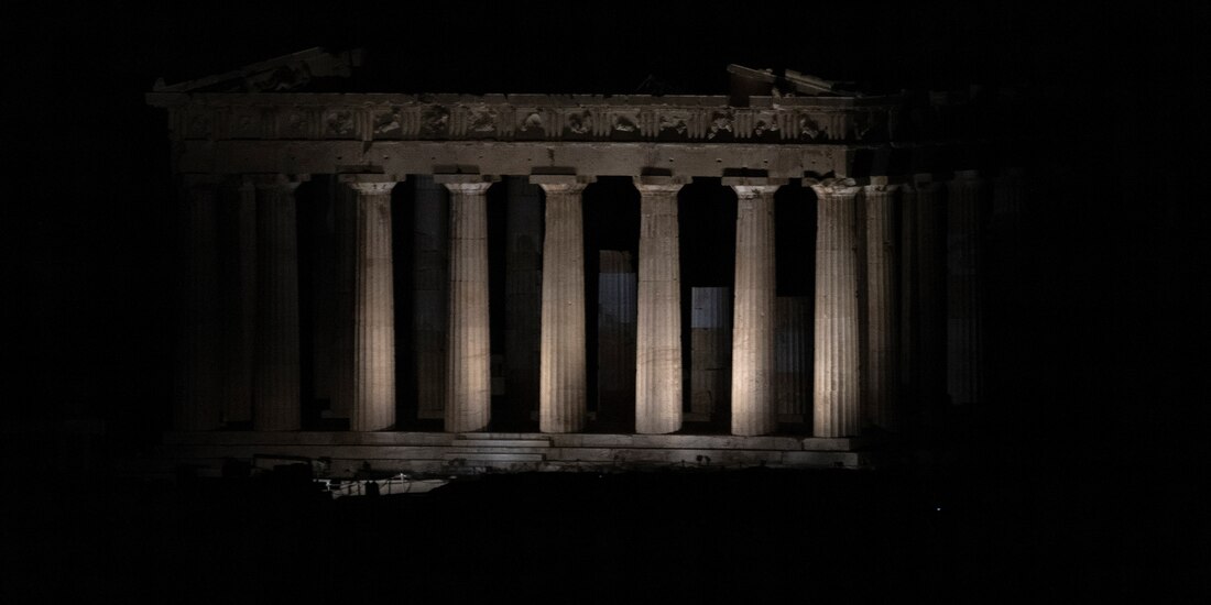 El antiguo Partenón justo antes de que se apagaran las luces con motivo de la Hora del Planeta