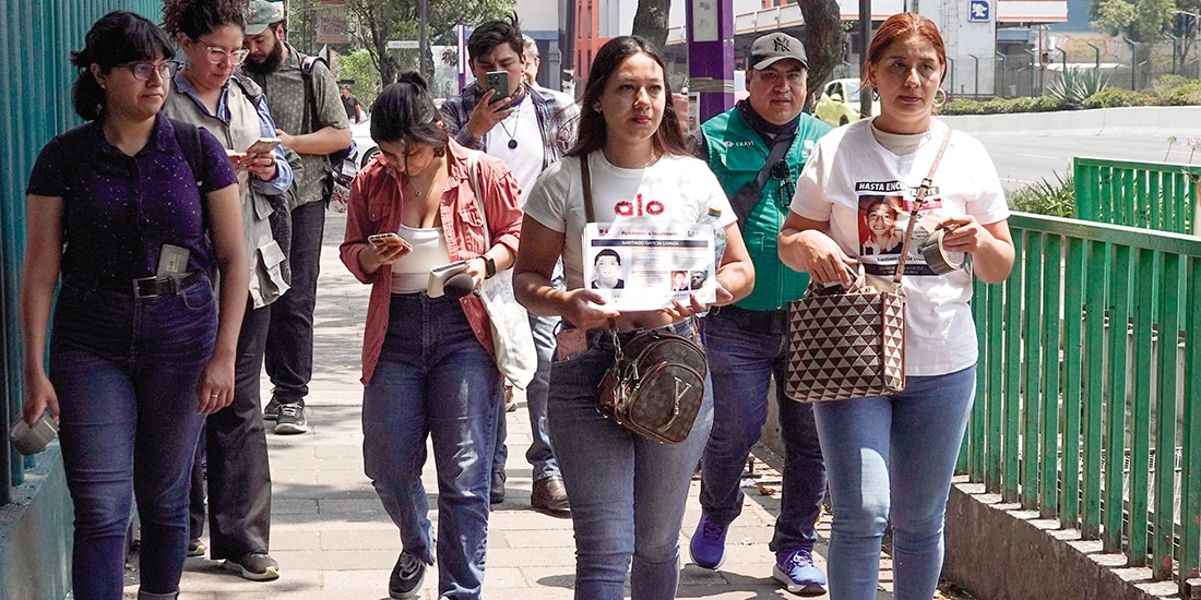 Familiares de migrantes, en jornada de búsqueda en la CDMX, el 3 de mayo.