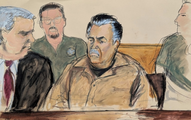 Imagen de El Mayo Zambada junto a su abogado defensor, Frank Pérez, en un tribunal federal en el distrito de Brooklyn de Nueva York, el 13 de septiembre de 2024.