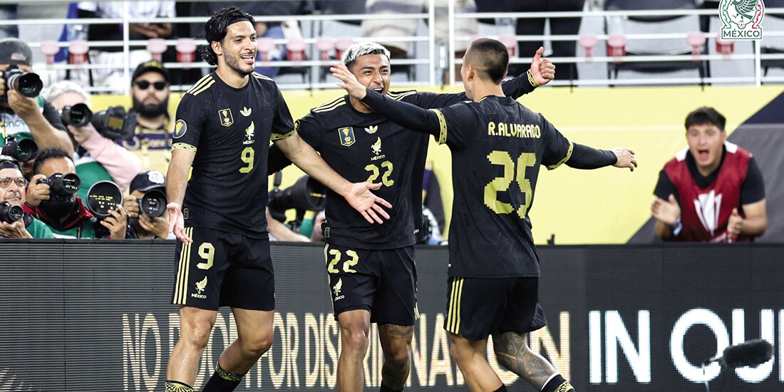 Jiménez celebra con sus compañeros en la final de la Copa Oro 2025.