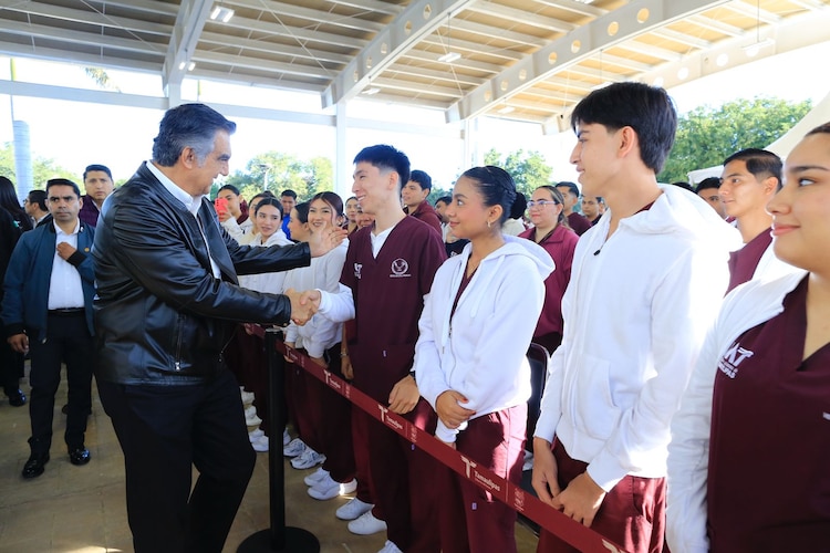 Autoridades estatales y universitarias inauguran la nueva techumbre monumental de la Facultad de Enfermería de la UAT.