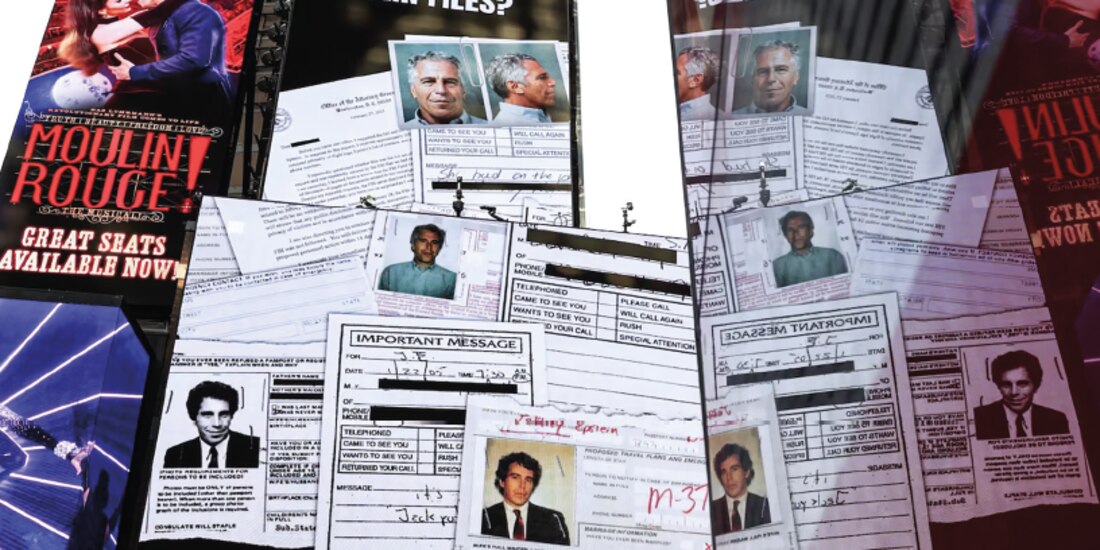 Una pantalla sobre los archivos de Jeffrey Epstein se muestra en Times Square en Nueva York, ayer.