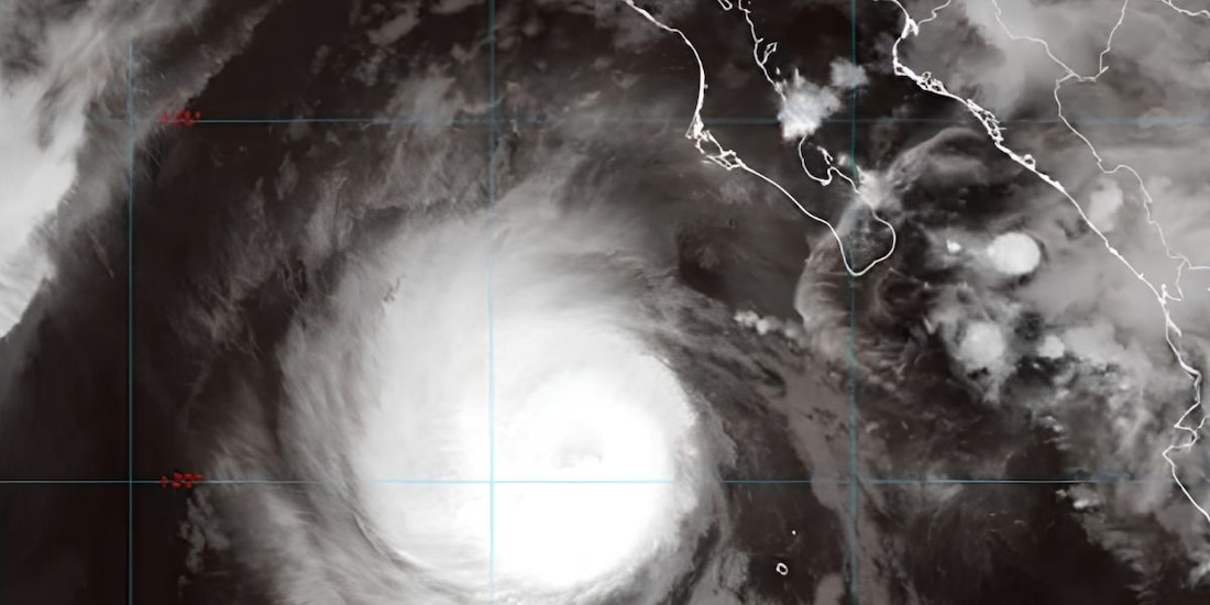 Imagen satelital del Huracán "Polo" cerca de Baja California Sur.