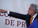 AMLO critica que jueces liberan a huachicoleros porque no están considerando delito grave el robo de combustible.