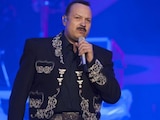 Pepe Aguilar exige a sus trabajadores que se vacunen