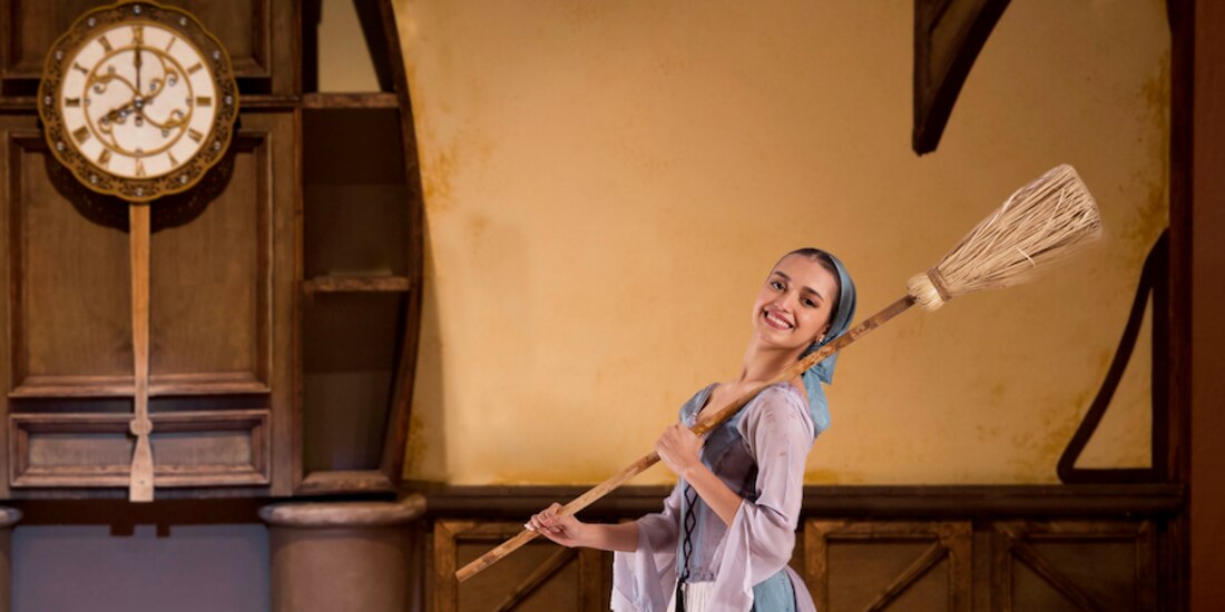 Angeline de Jesús Montes, al dar vida al famoso personaje.